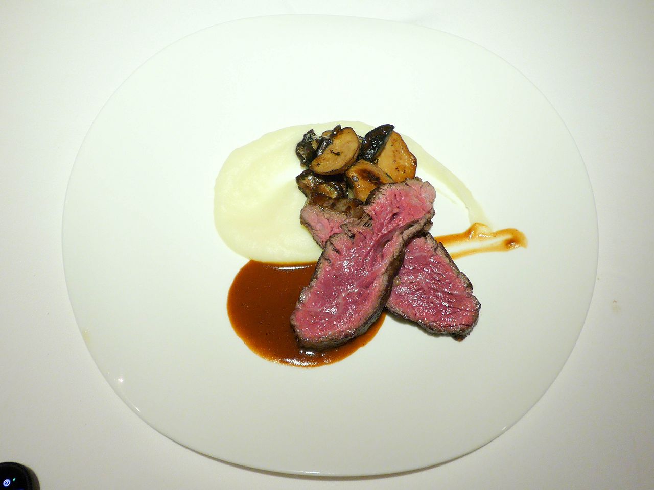 [食記][台北市] 歐華酒店 地中海牛排館 — 南法風格古典又優雅精緻的頂級牛排館