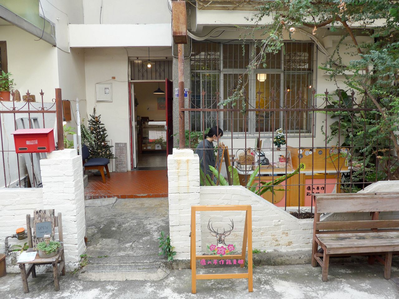 [食記][台中市] 小麥菓子 Komugi 黎明本店 — 黎明新村老宅內手做甜點店，主打無油戚風蛋糕。