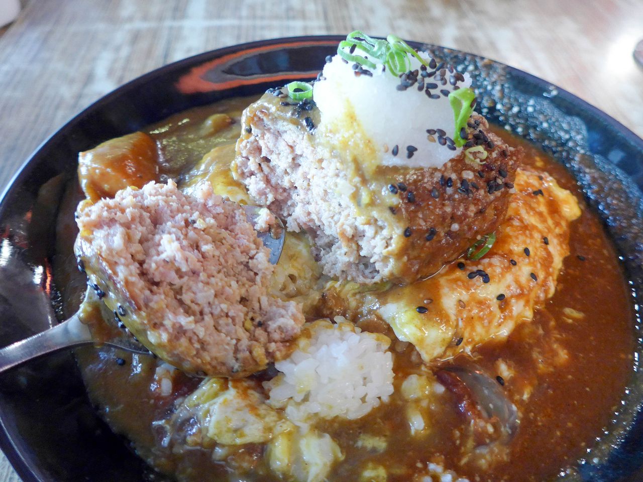 [食記][高雄市] 森本日式和風洋食堂 — 大立百貨附近日本籍老闆經營的和風洋食堂，主打日式蛋包飯。