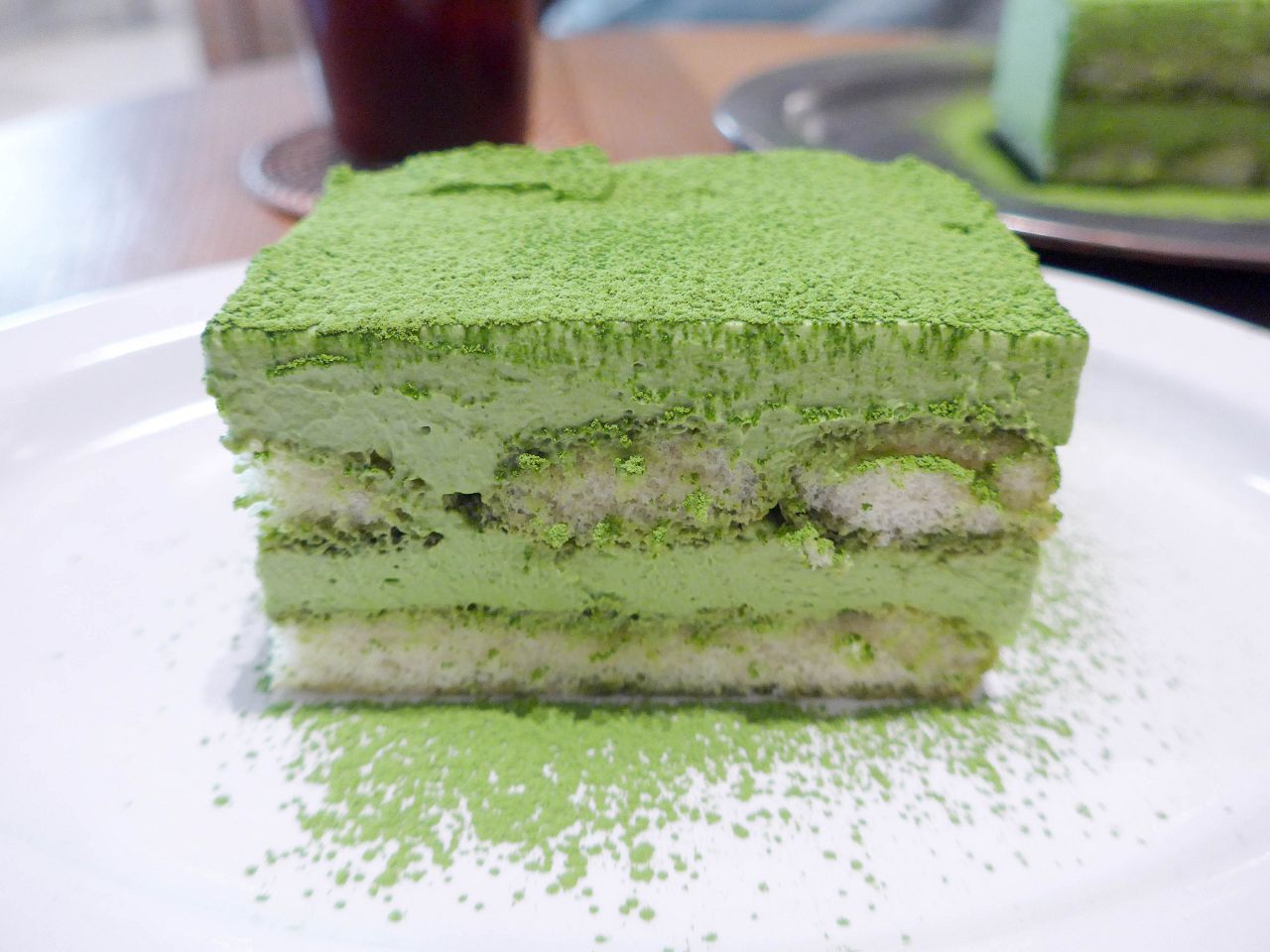 [食記][高雄市] Coffee Ring — 大立百貨及漢神本館附近日式侘寂風格咖啡廳，抹茶控必吃抹茶提拉米蘇。