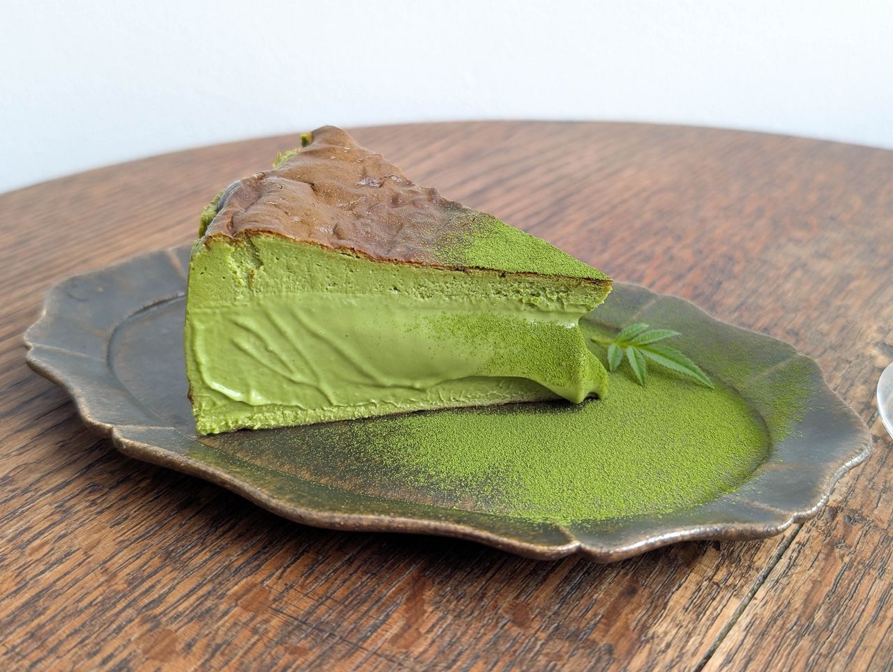 [食記][新竹市] 波藤甜點 — 新竹市區老宅內的甜點咖啡廳，很誘人的流心抹茶巴斯克。