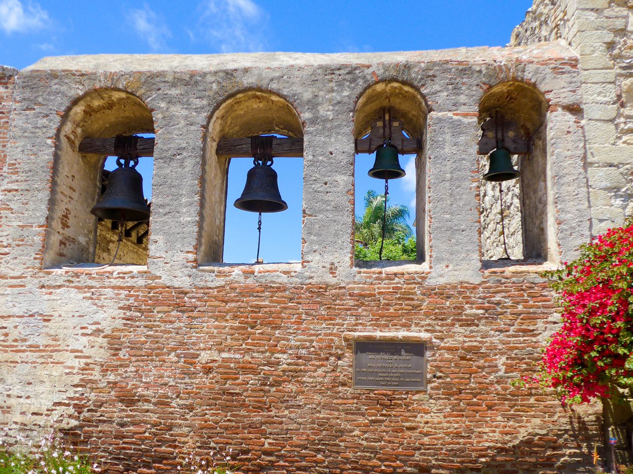 2024美國南加州旅遊 Day3 — San Juan Capistrano 參訪240多年歷史的傳道院 + Newport Beach & Laguna Beach 海岸線之旅。