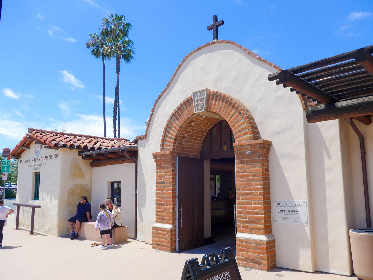 2024美國南加州旅遊 Day3 — San Juan Capistrano 參訪240多年歷史的傳道院 + Newport Beach & Laguna Beach 海岸線之旅。