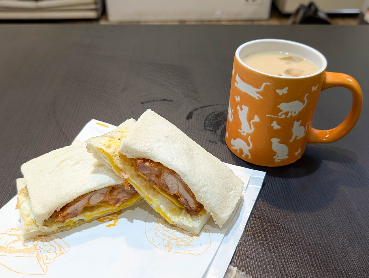 [食記][新北市][新莊區] 留戀吐司 新莊昌隆店 — 夾入整塊厚實又鮮嫩雞腿排的雞腿排蛋吐司