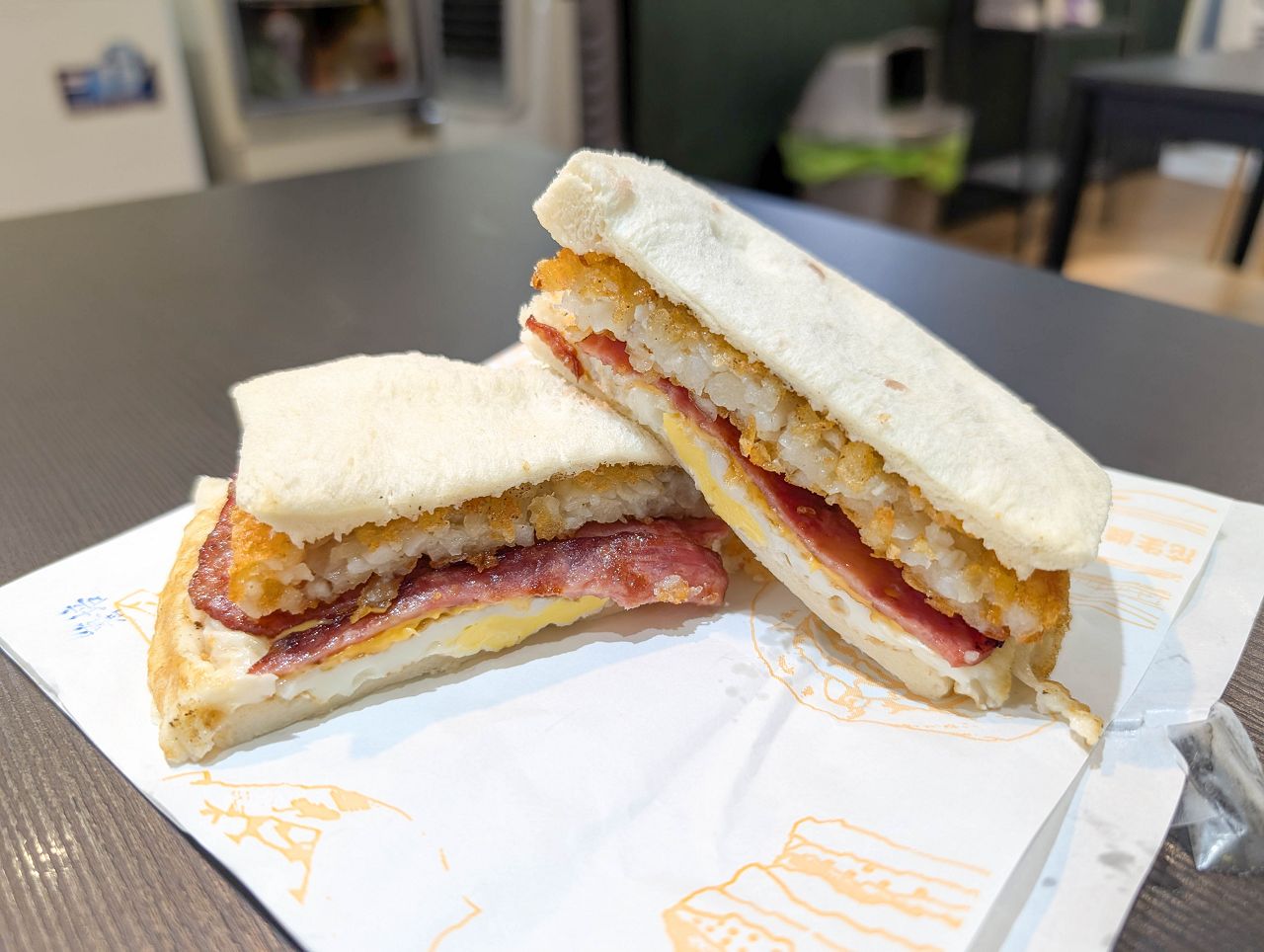 [食記][新北市][新莊區] 留戀吐司 新莊昌隆店 — 夾入整塊厚實又鮮嫩雞腿排的雞腿排蛋吐司