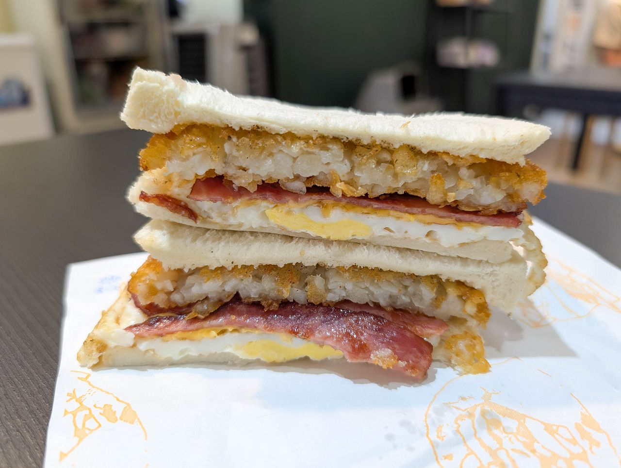 [食記][新北市][新莊區] 留戀吐司 新莊昌隆店 — 夾入整塊厚實又鮮嫩雞腿排的雞腿排蛋吐司