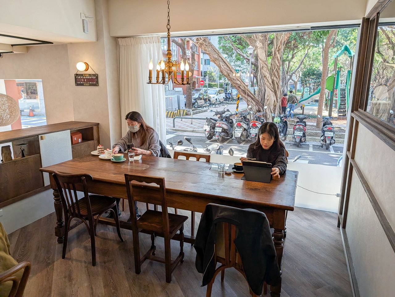 [食記][台北市] 貝克宅 南京店 2部曲 — 捷運南京復興站附近高人氣甜點咖啡廳