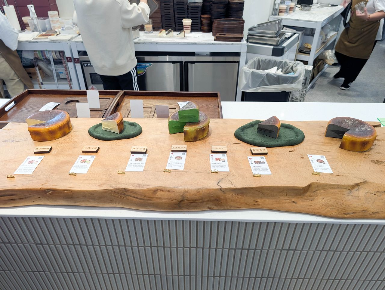 [食記][高雄市] FULA Coffee 高流門市 — 來自台南的巴斯克專門店進駐高雄光榮碼頭FOCUS13珊瑚廣場，享用流心巴斯克又能欣賞海港美景。