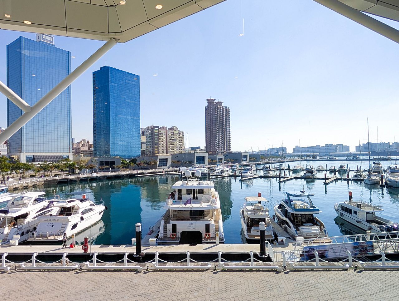 [食記][高雄市] FULA Coffee 高流門市 — 來自台南的巴斯克專門店進駐高雄光榮碼頭FOCUS13珊瑚廣場，享用流心巴斯克又能欣賞海港美景。