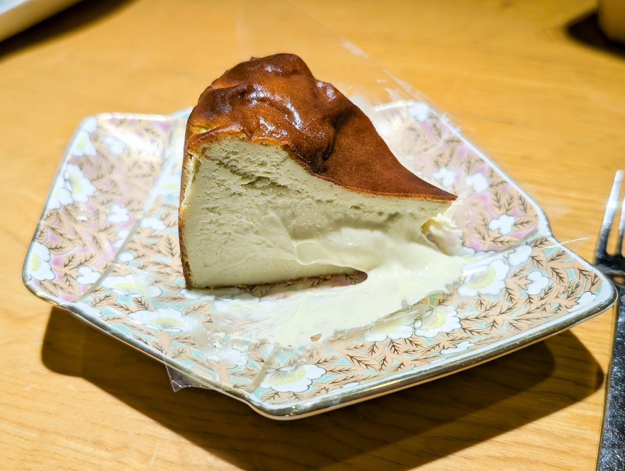 [食記][高雄市] FULA Coffee 高流門市 — 來自台南的巴斯克專門店進駐高雄光榮碼頭FOCUS13珊瑚廣場，享用流心巴斯克又能欣賞海港美景。