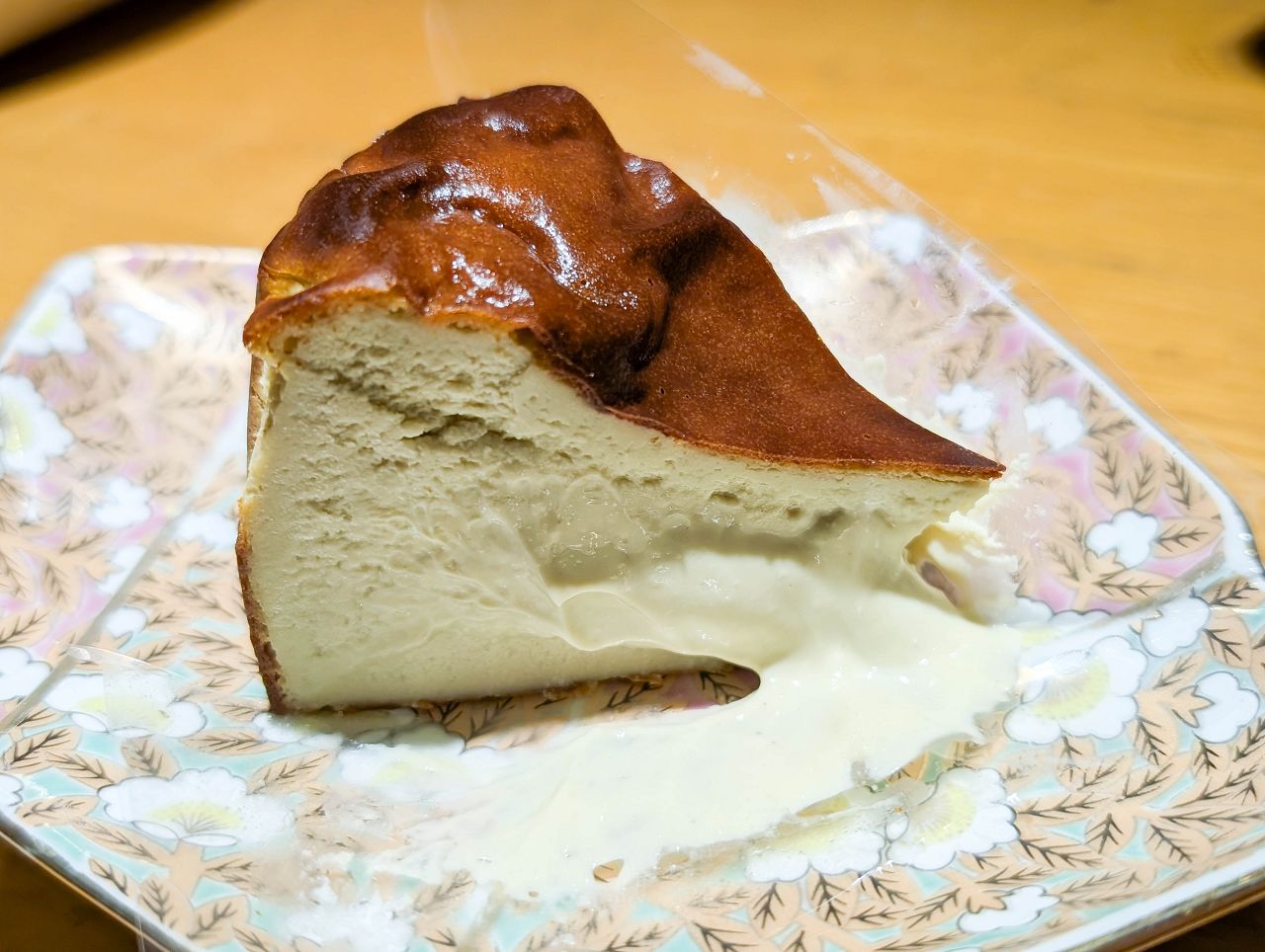 [食記][高雄市] FULA Coffee 高流門市 — 來自台南的巴斯克專門店進駐高雄光榮碼頭FOCUS13珊瑚廣場，享用流心巴斯克又能欣賞海港美景。