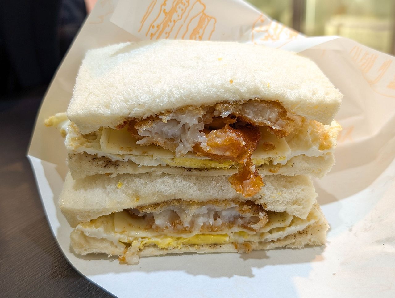 [食記][新北市][新莊區] 留戀吐司 新莊昌隆店 — 夾入整塊厚實又鮮嫩雞腿排的雞腿排蛋吐司