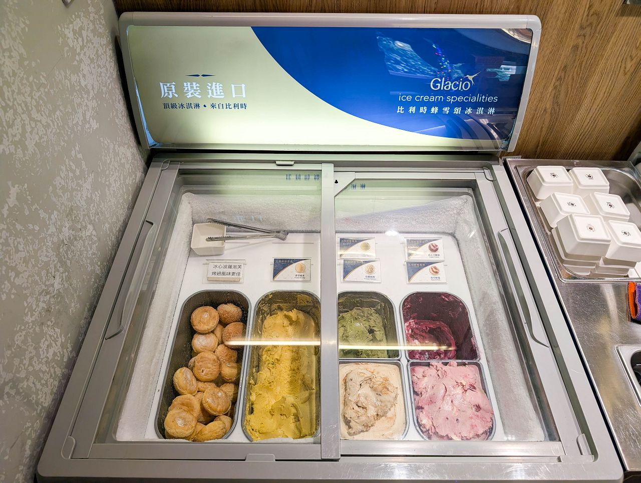 [食記][台北市] 糧倉1號頂級麻辣鴛鴦鍋 松江店 — 行天宮站附近火鍋吃到飽推薦，日本F1和牛、澳洲M9和牛、SRF美國極黑和牛吃到飽。