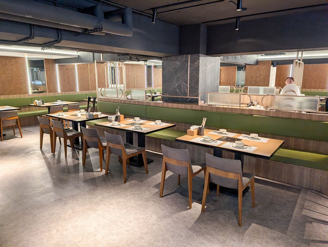 [食記][台北市] 糧倉1號頂級麻辣鴛鴦鍋 松江店 — 行天宮站附近火鍋吃到飽推薦，日本F1和牛、澳洲M9和牛、SRF美國極黑和牛吃到飽。