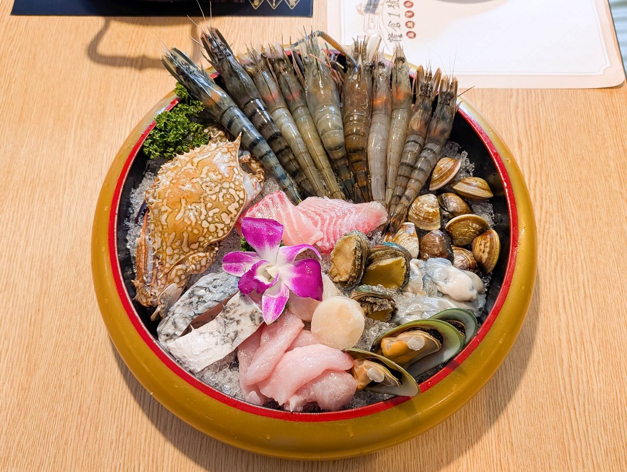 [食記][台北市] 糧倉1號頂級麻辣鴛鴦鍋 松江店 — 行天宮站附近火鍋吃到飽推薦，日本F1和牛、澳洲M9和牛、SRF美國極黑和牛吃到飽。