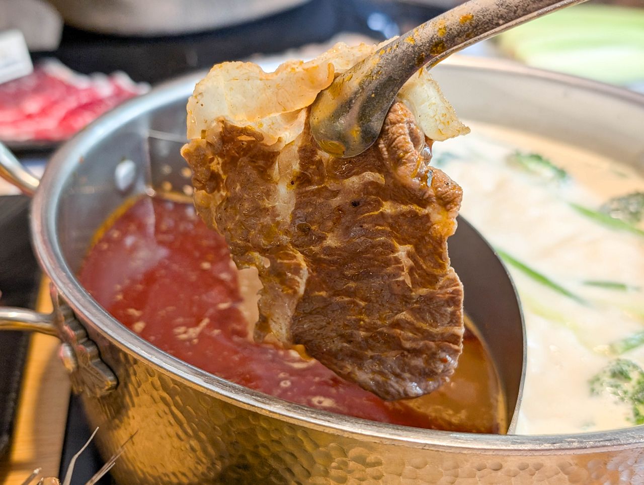 [食記][台北市] 糧倉1號頂級麻辣鴛鴦鍋 松江店 — 行天宮站附近火鍋吃到飽推薦，日本F1和牛、澳洲M9和牛、SRF美國極黑和牛吃到飽。