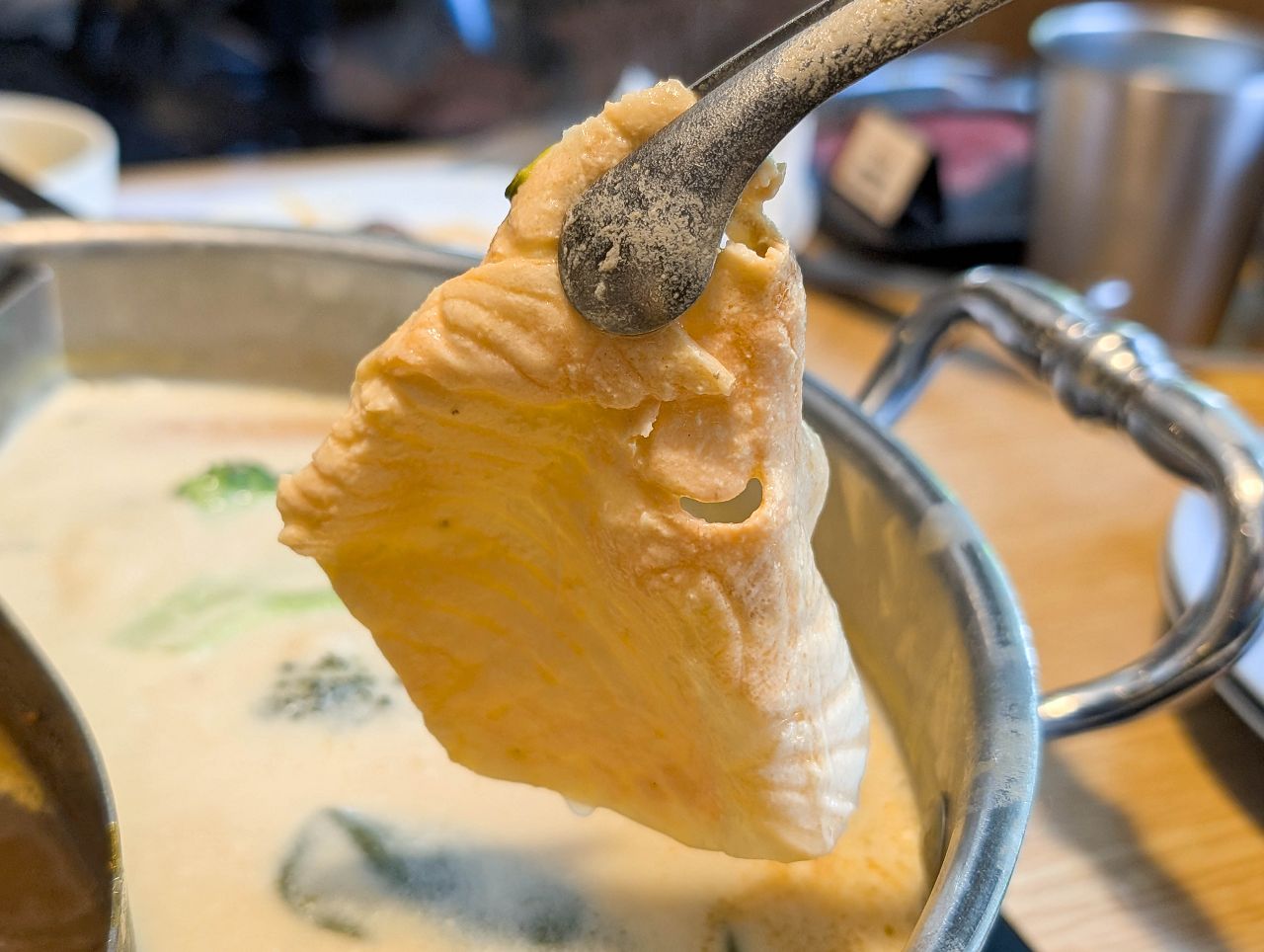 [食記][台北市] 糧倉1號頂級麻辣鴛鴦鍋 松江店 — 行天宮站附近火鍋吃到飽推薦，日本F1和牛、澳洲M9和牛、SRF美國極黑和牛吃到飽。