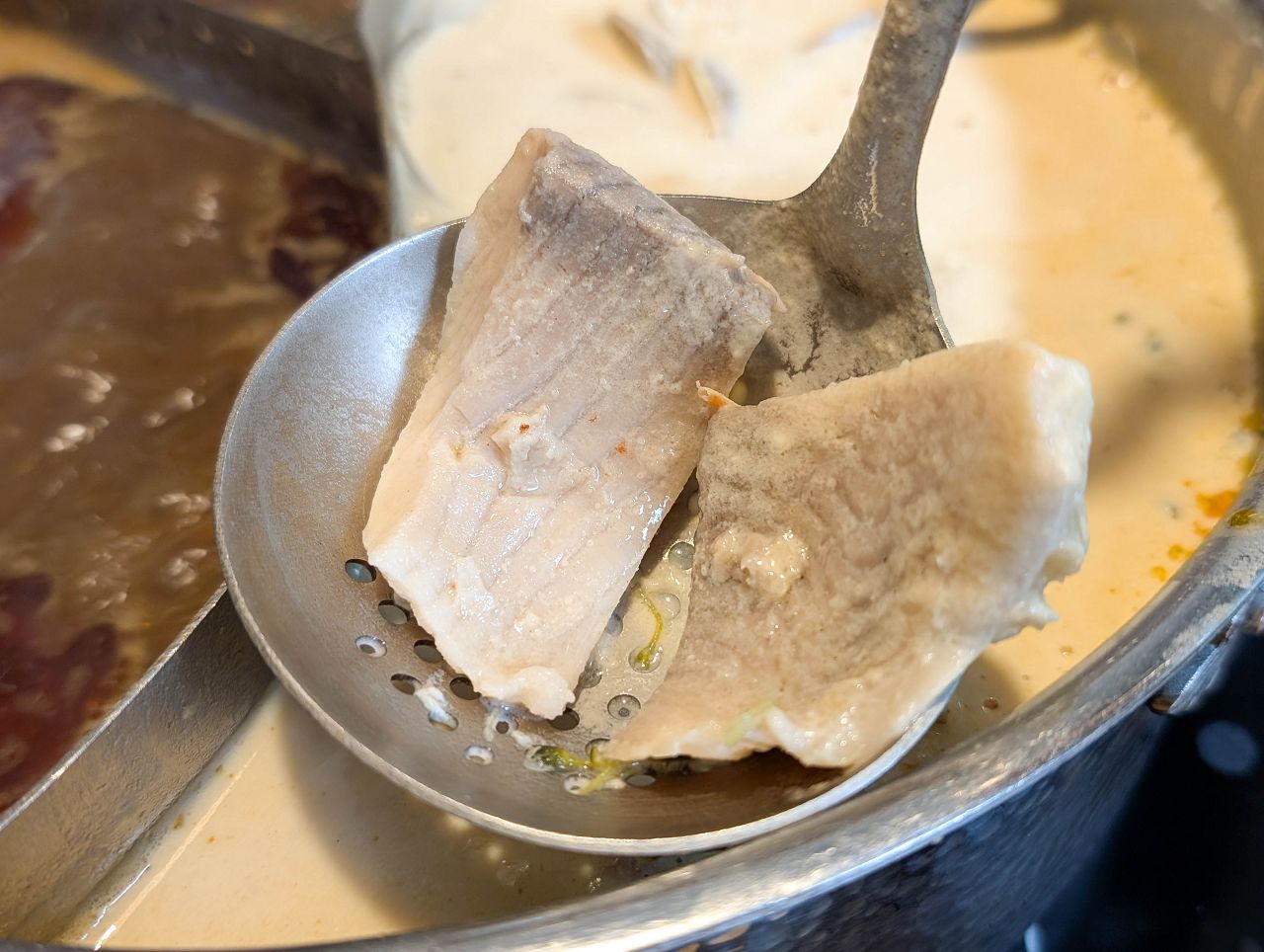 [食記][台北市] 糧倉1號頂級麻辣鴛鴦鍋 松江店 — 行天宮站附近火鍋吃到飽推薦，日本F1和牛、澳洲M9和牛、SRF美國極黑和牛吃到飽。