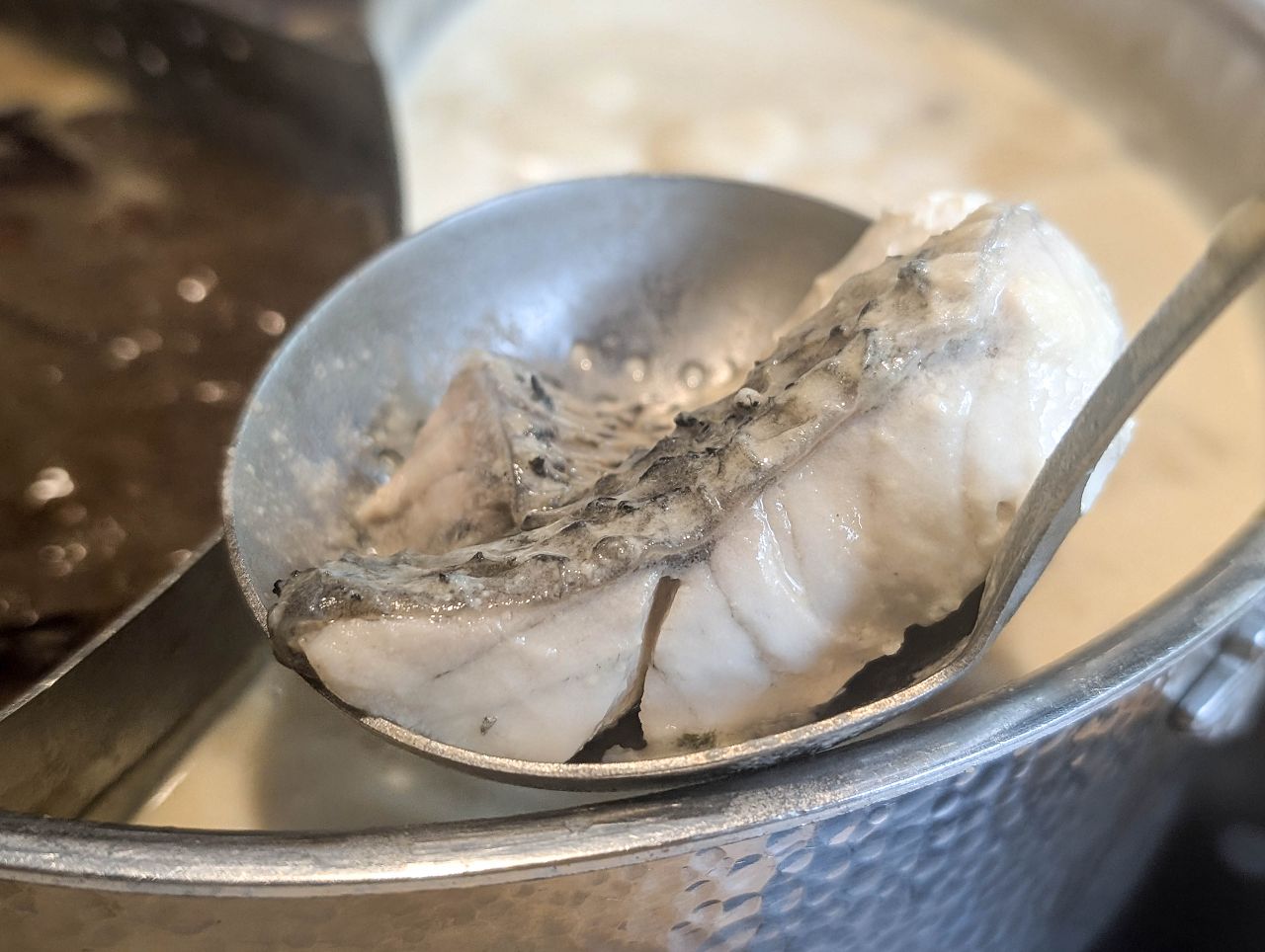 [食記][台北市] 糧倉1號頂級麻辣鴛鴦鍋 松江店 — 行天宮站附近火鍋吃到飽推薦，日本F1和牛、澳洲M9和牛、SRF美國極黑和牛吃到飽。