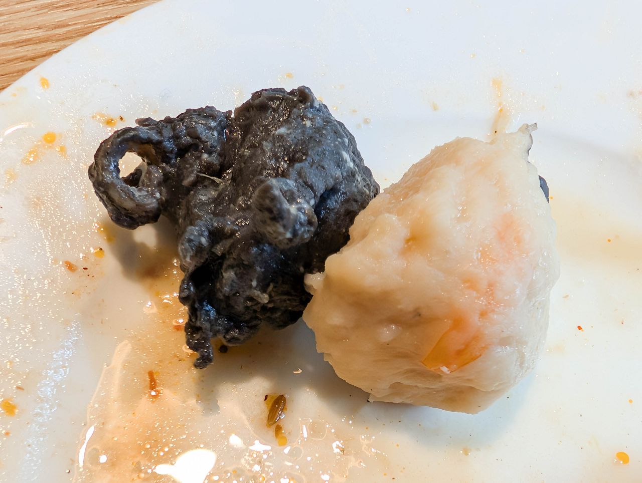 [食記][台北市] 糧倉1號頂級麻辣鴛鴦鍋 松江店 — 行天宮站附近火鍋吃到飽推薦，日本F1和牛、澳洲M9和牛、SRF美國極黑和牛吃到飽。