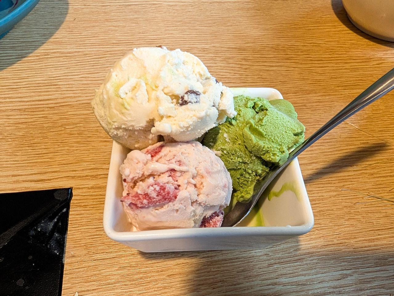 [食記][台北市] 糧倉1號頂級麻辣鴛鴦鍋 松江店 — 行天宮站附近火鍋吃到飽推薦，日本F1和牛、澳洲M9和牛、SRF美國極黑和牛吃到飽。