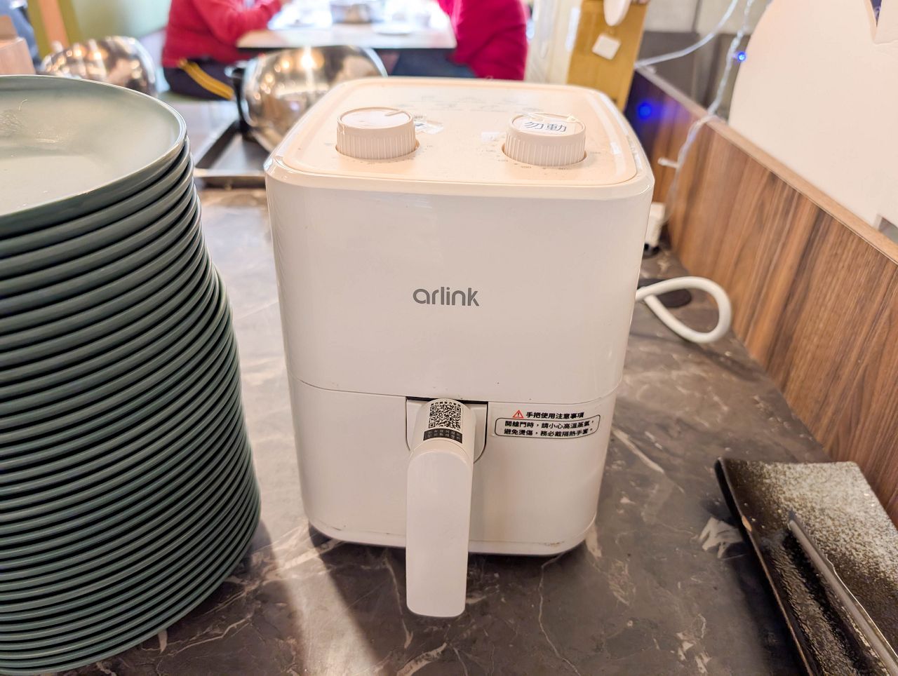 [食記][台北市] 糧倉1號頂級麻辣鴛鴦鍋 松江店 — 行天宮站附近火鍋吃到飽推薦，日本F1和牛、澳洲M9和牛、SRF美國極黑和牛吃到飽。