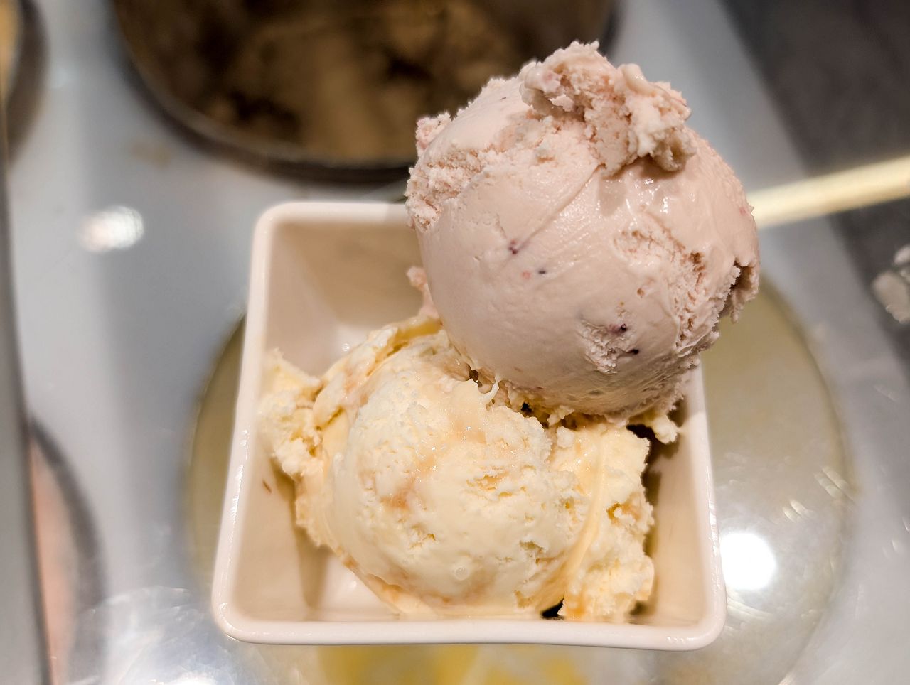 [食記][台北市] 糧倉1號頂級麻辣鴛鴦鍋 松江店 — 行天宮站附近火鍋吃到飽推薦，日本F1和牛、澳洲M9和牛、SRF美國極黑和牛吃到飽。