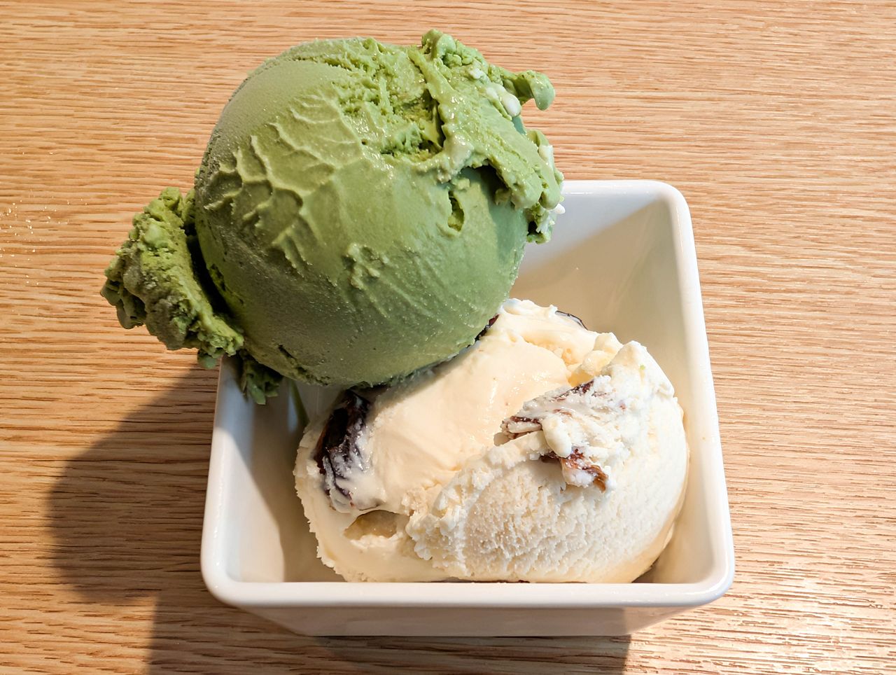 [食記][台北市] 糧倉1號頂級麻辣鴛鴦鍋 松江店 — 行天宮站附近火鍋吃到飽推薦，日本F1和牛、澳洲M9和牛、SRF美國極黑和牛吃到飽。