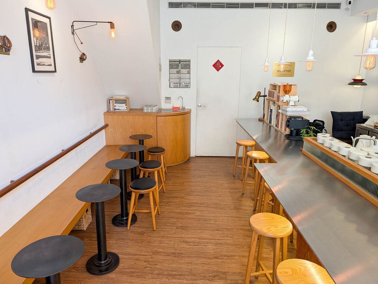 [食記][高雄市] 真心豆行 明華店 — 日系純白簡約文青風格咖啡館，主打自家烘焙咖啡。