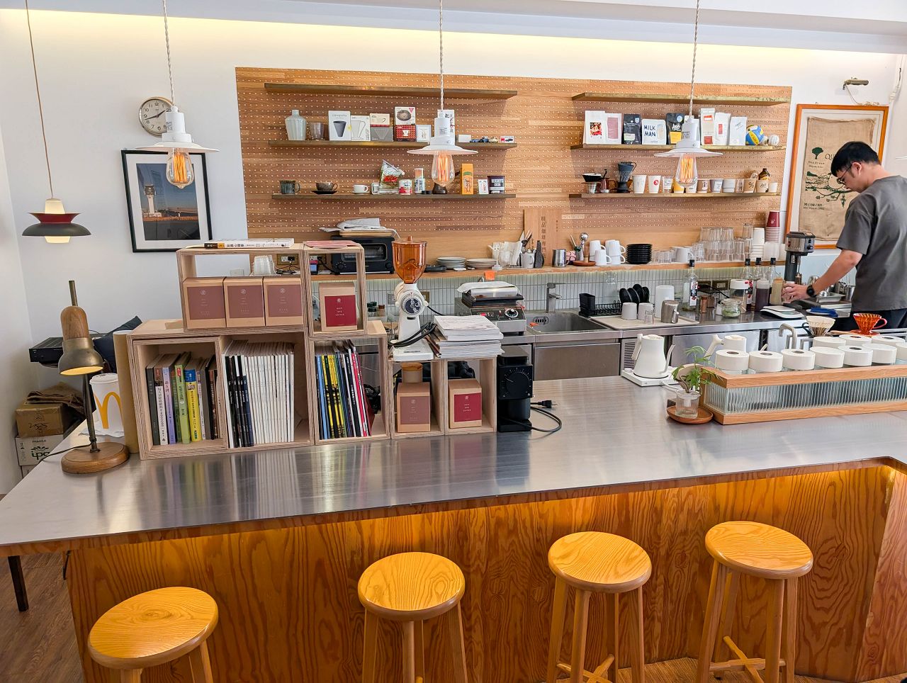 [食記][高雄市] 真心豆行 明華店 — 日系純白簡約文青風格咖啡館，主打自家烘焙咖啡。